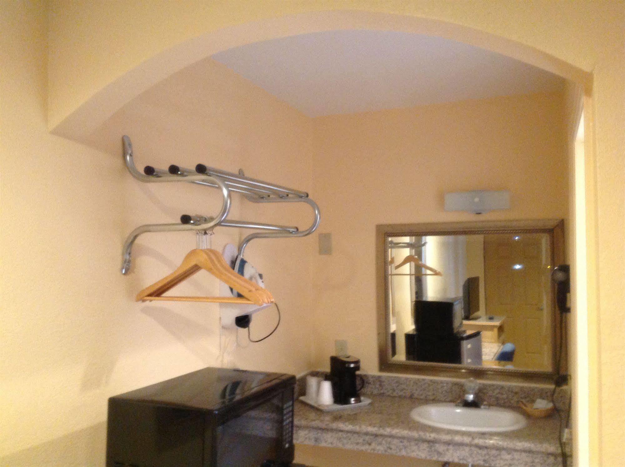 Sunstar Inn Los Banos Ngoại thất bức ảnh